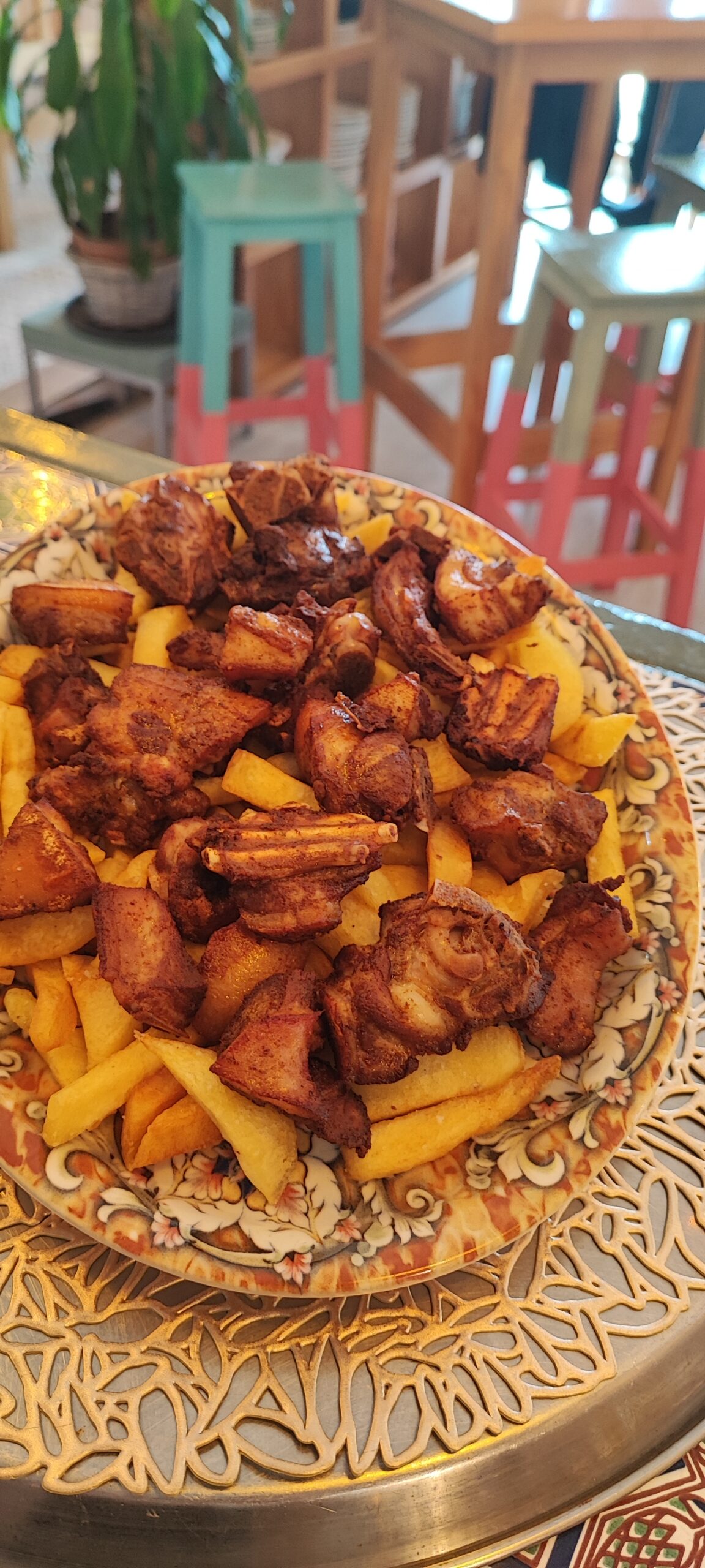 Cochinillo asado con patatas fritas